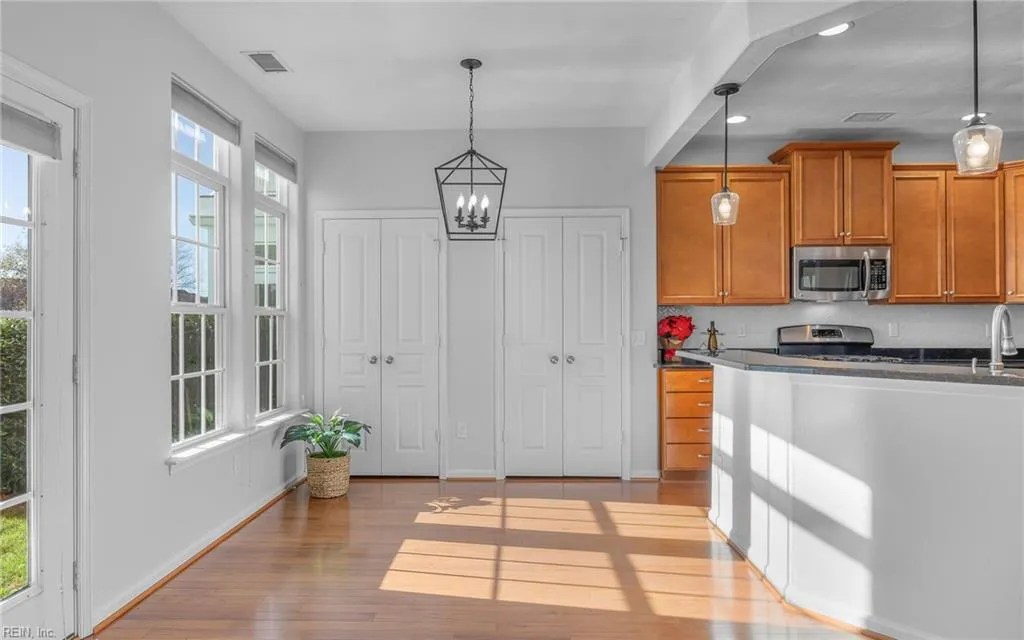 Virginia Beach, Virginia 23455, United States, 5 Bedrooms Bedrooms, ,3 BathroomsBathrooms,Residential,Active,248468