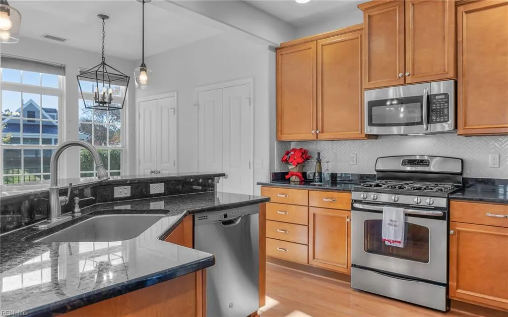 Virginia Beach, Virginia 23455, United States, 5 Bedrooms Bedrooms, ,3 BathroomsBathrooms,Residential,Active,248468