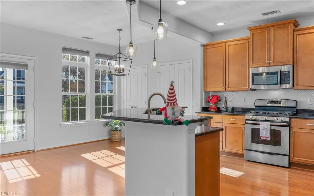 Virginia Beach, Virginia 23455, United States, 5 Bedrooms Bedrooms, ,3 BathroomsBathrooms,Residential,Active,248468