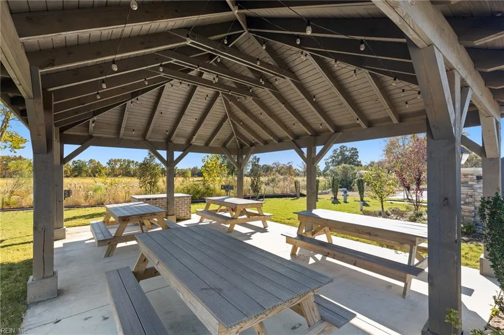 Chesapeake, Virginia 23323, United States, 4 Bedrooms Bedrooms, ,4 BathroomsBathrooms,Residential,Pending,9332