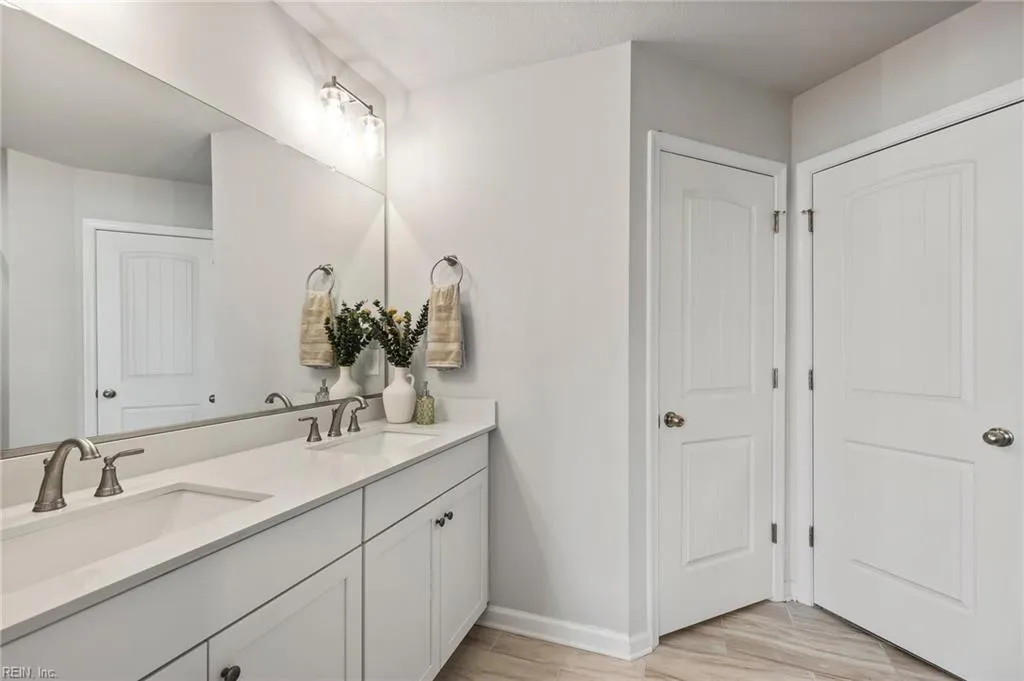 Chesapeake, Virginia 23323, United States, 4 Bedrooms Bedrooms, ,4 BathroomsBathrooms,Residential,Pending,9332