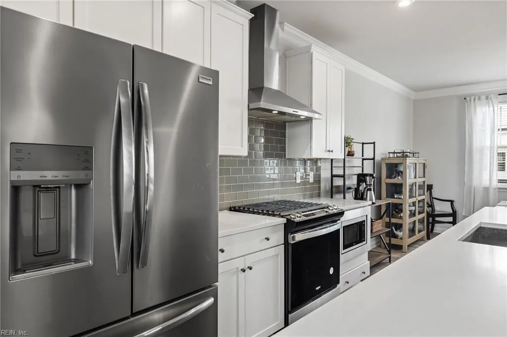 Chesapeake, Virginia 23323, United States, 4 Bedrooms Bedrooms, ,4 BathroomsBathrooms,Residential,Pending,9332