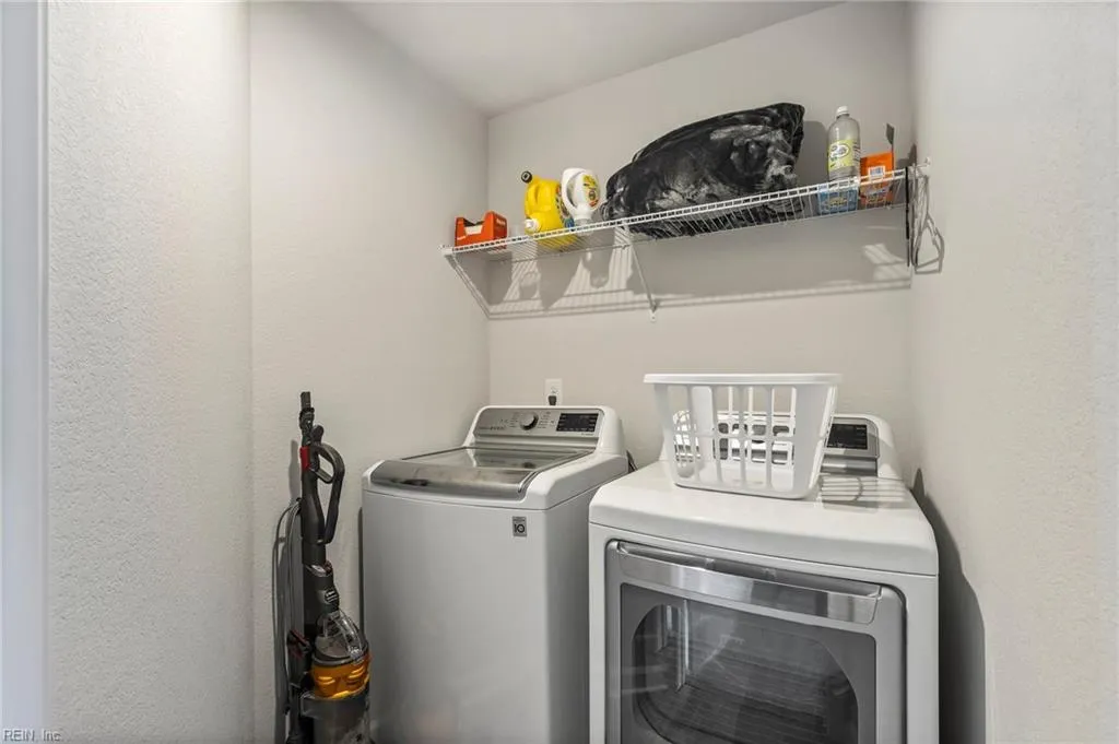 Chesapeake, Virginia 23323, United States, 4 Bedrooms Bedrooms, ,4 BathroomsBathrooms,Residential,Pending,9332