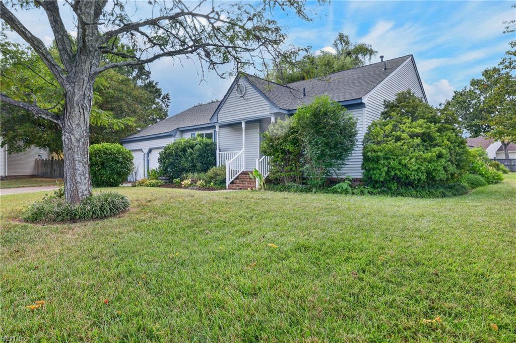 Photo of 1925 Ravencroft Lane, Virginia Beach, VA 23454 (MLS # 10656854)