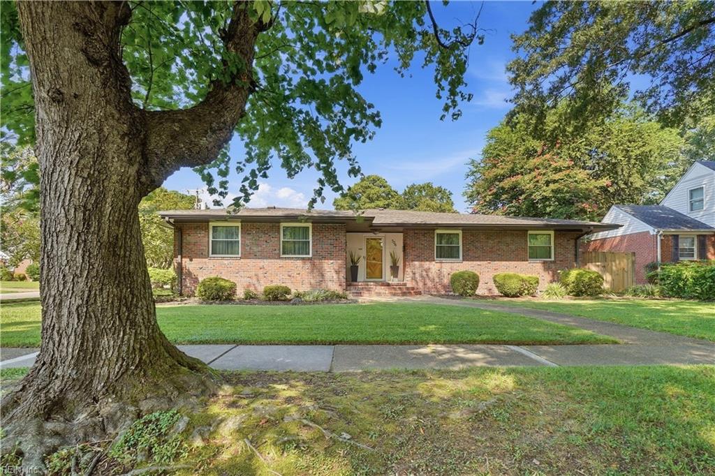 Photo of 526 Butterworth Street, Norfolk, VA 23505 (MLS # 10655797)