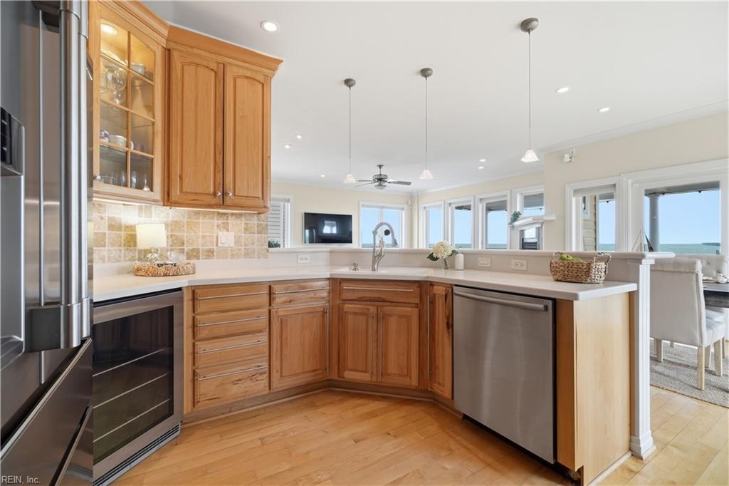 Virginia Beach, Virginia, 23455, United States, 5 Bedrooms Bedrooms, ,4 BathroomsBathrooms,Residential,Active,2035633