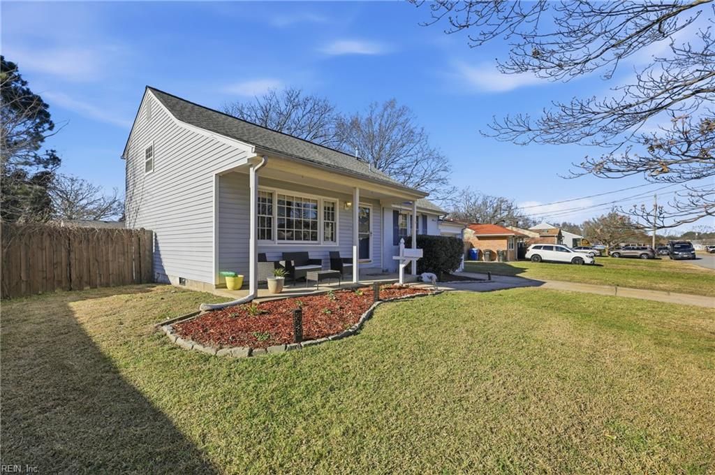 Photo of 945 Redwood Circle, Virginia Beach, VA 23464 (MLS # 10614239)