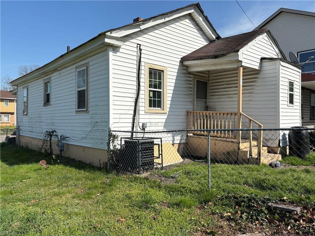 Photo of 3115 Roanoke Avenue, Newport News, VA 23607 (MLS # 10627161)