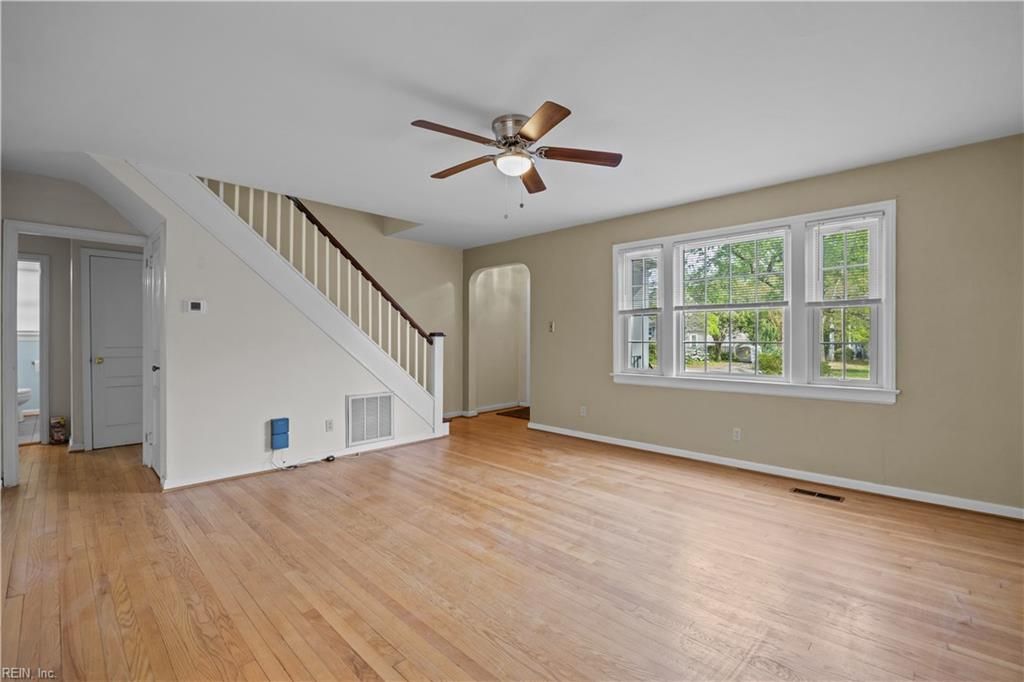 Photo of 1431 Magnolia Avenue, Norfolk, VA 23508 (MLS # 10629143)