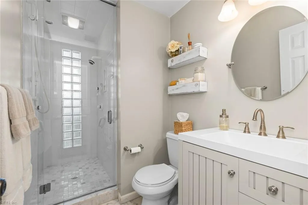 Virginia Beach, Virginia 23455, United States, 5 Bedrooms Bedrooms, ,3 BathroomsBathrooms,Residential,Pending,120522