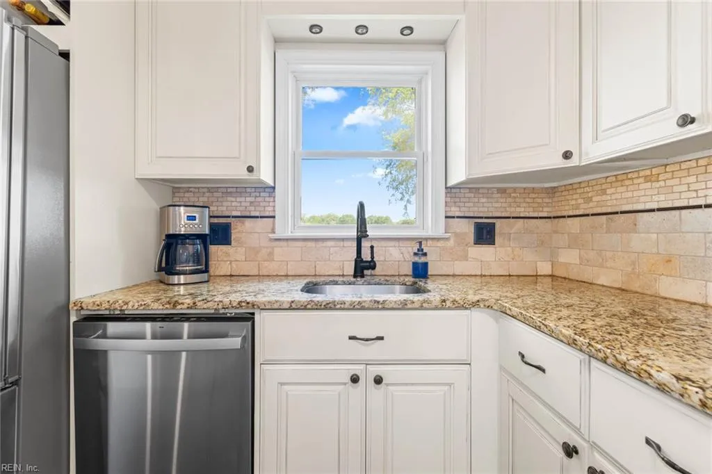 Virginia Beach, Virginia 23455, United States, 5 Bedrooms Bedrooms, ,3 BathroomsBathrooms,Residential,Pending,120522