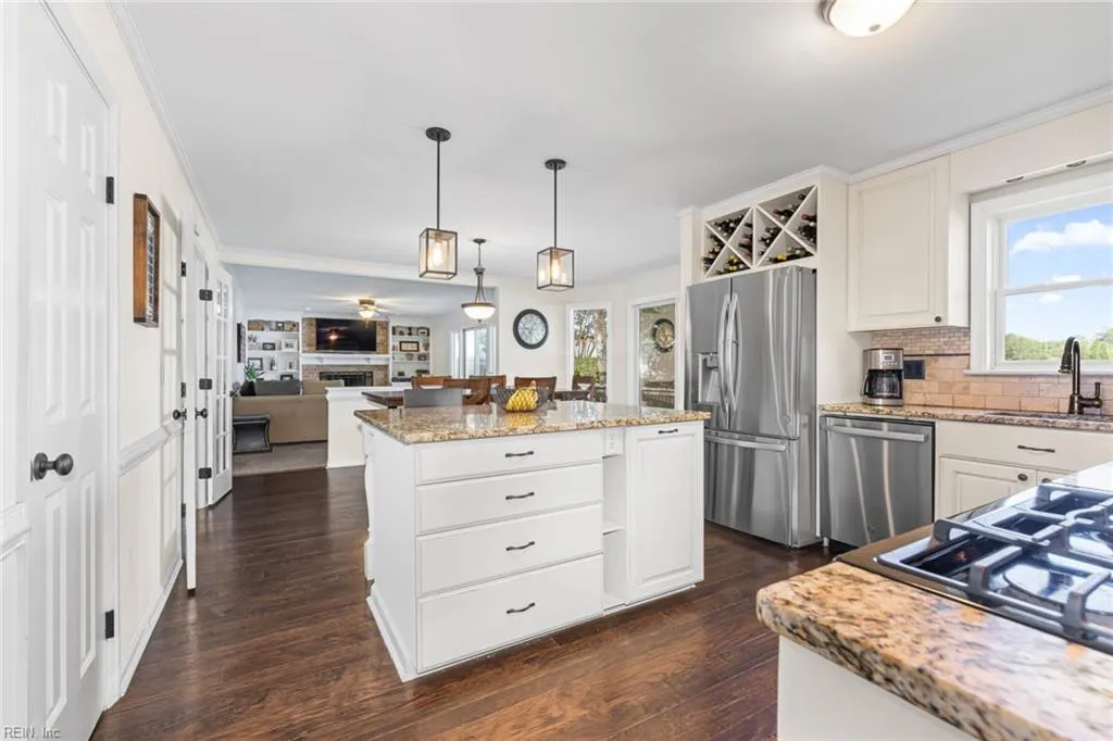 Virginia Beach, Virginia 23455, United States, 5 Bedrooms Bedrooms, ,3 BathroomsBathrooms,Residential,Pending,120522