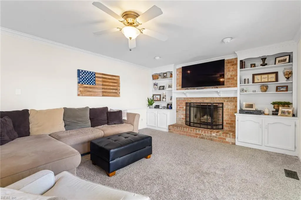 Virginia Beach, Virginia 23455, United States, 5 Bedrooms Bedrooms, ,3 BathroomsBathrooms,Residential,Pending,120522