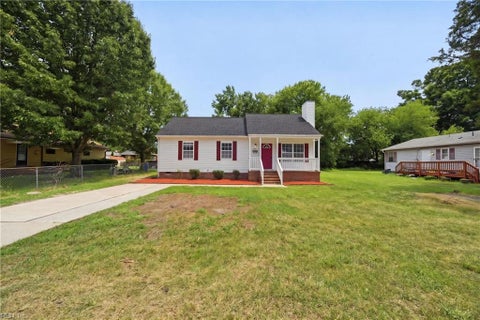Photo of 728 Center Avenue, Newport News, VA 23605 (MLS # 10643397)