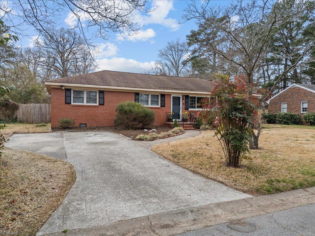 809 Pinecrest RD