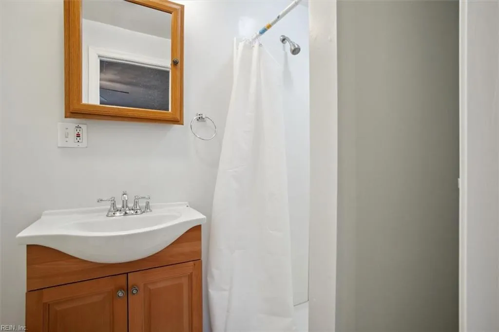 Newport News, Virginia 23605, United States, 3 Bedrooms Bedrooms, ,2 BathroomsBathrooms,Residential,Active,4341