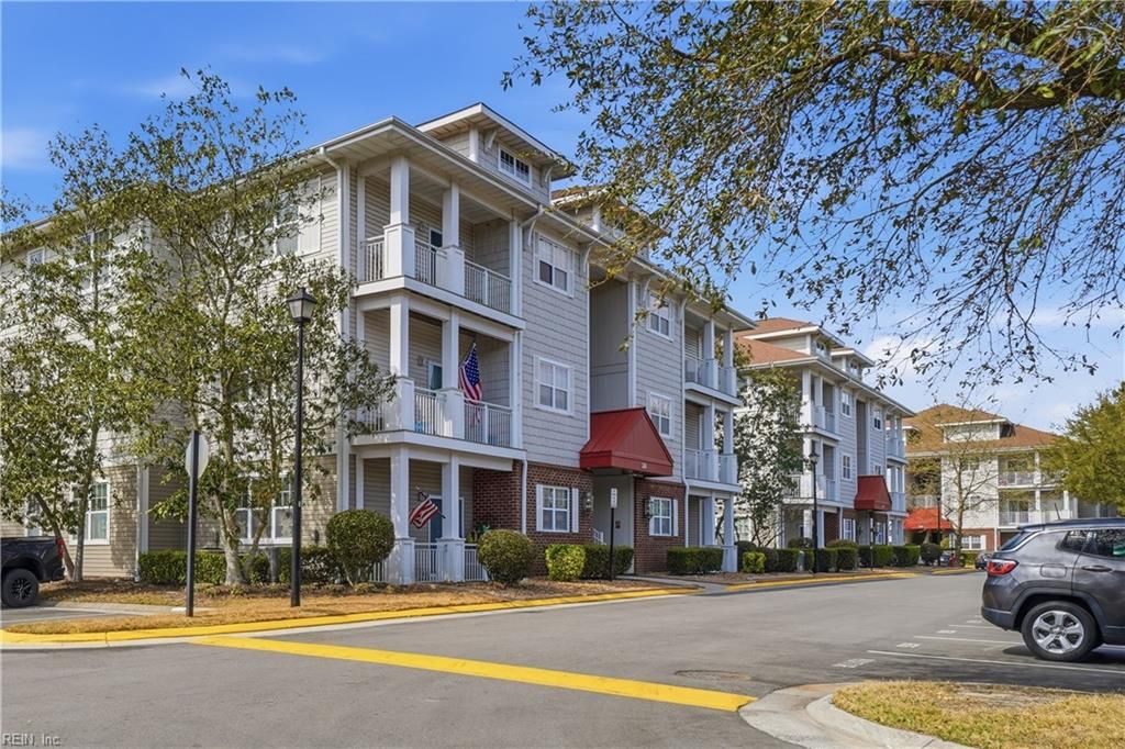 Photo of 5201 Nuthall Drive #301, Virginia Beach, VA 23455 (MLS # 10626458)