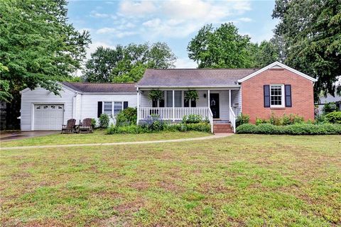Photo of 15 Rutledge Road, Newport News, VA 23601 (MLS # 10635187)