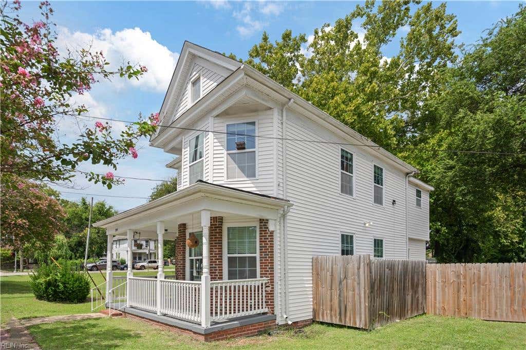 Photo of 1044 Lindenwood Avenue, Norfolk, VA 23504 (MLS # 10650061)
