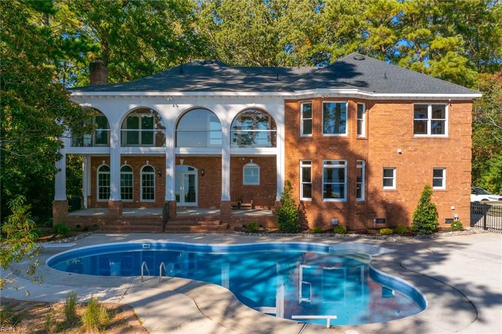 Photo of 1700 S Woodside Lane, Virginia Beach, VA 23454 (MLS # 10607307)