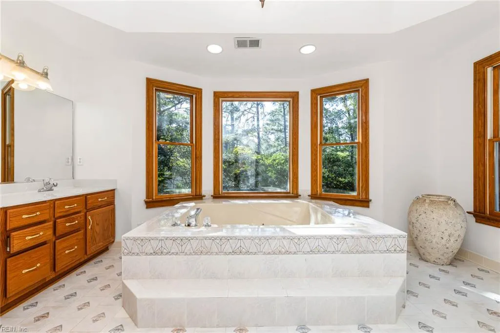 Virginia Beach, Virginia 23454, United States, 7 Bedrooms Bedrooms, ,7 BathroomsBathrooms,Residential,Active,233299