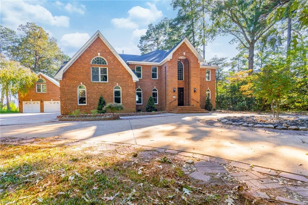 Photo of 1700 S Woodside Lane, Virginia Beach, VA 23454 (MLS # 10607307)