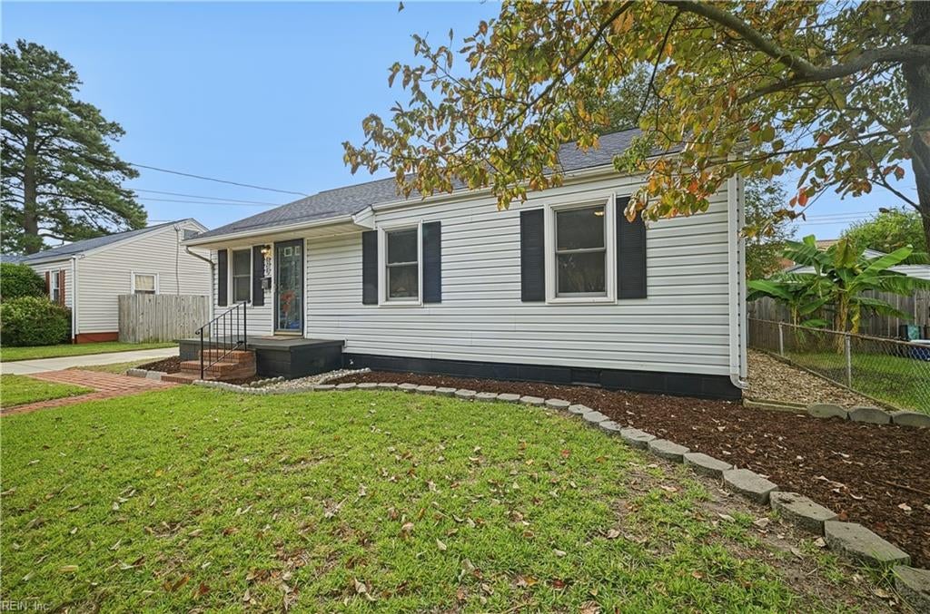 Photo of 828 Pacific Avenue, Portsmouth, VA 23707 (MLS # 10657252)