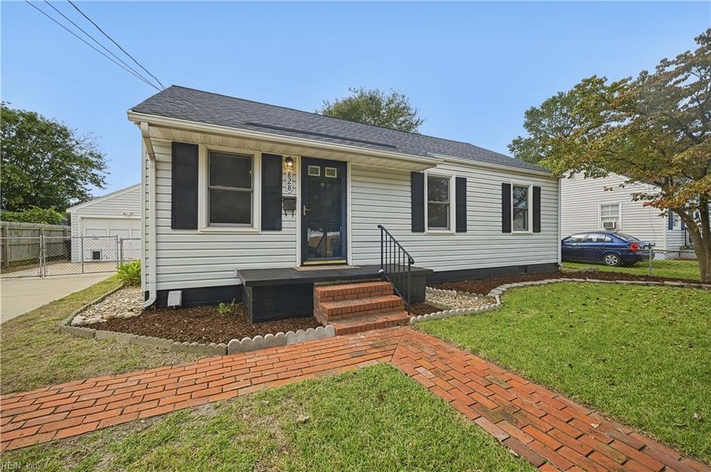 Photo of 828 Pacific Avenue, Portsmouth, VA 23707 (MLS # 10657252)
