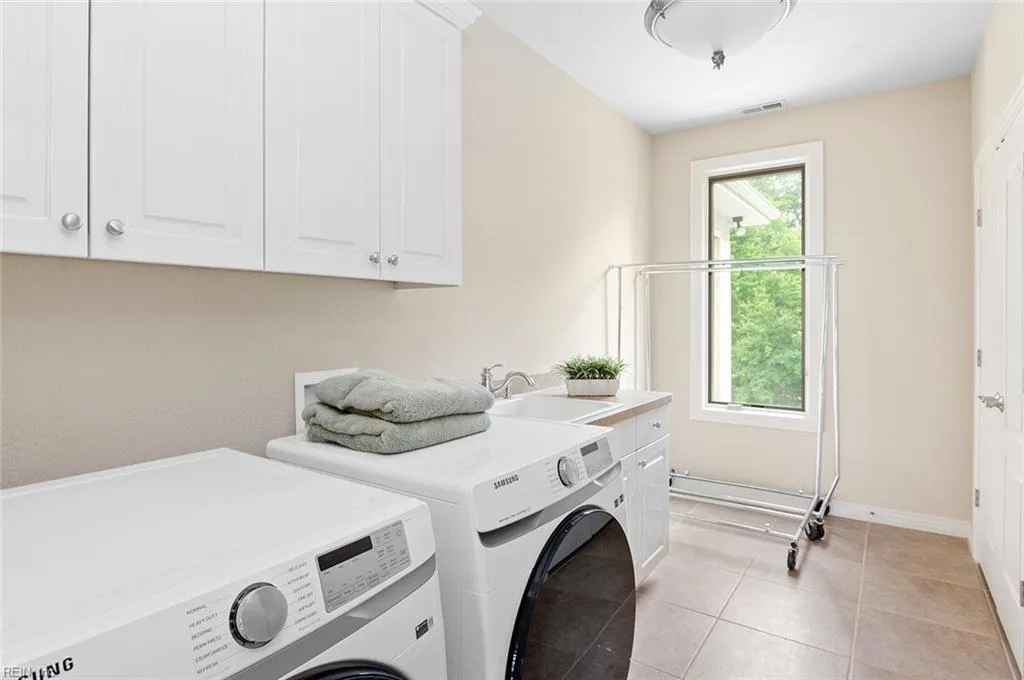 Suffolk, Virginia 23435, United States, 5 Bedrooms Bedrooms, ,5 BathroomsBathrooms,Residential,Active,247066