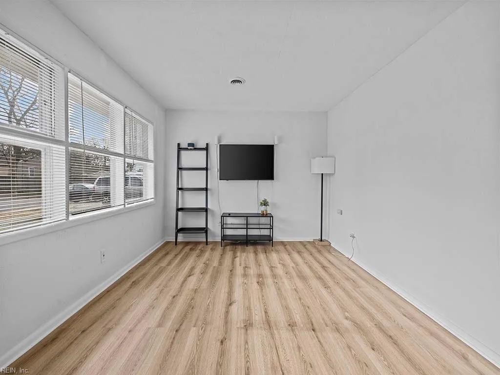 Virginia Beach, Virginia 23455, United States, 3 Bedrooms Bedrooms, ,1 BathroomBathrooms,Residential,Pending,3493