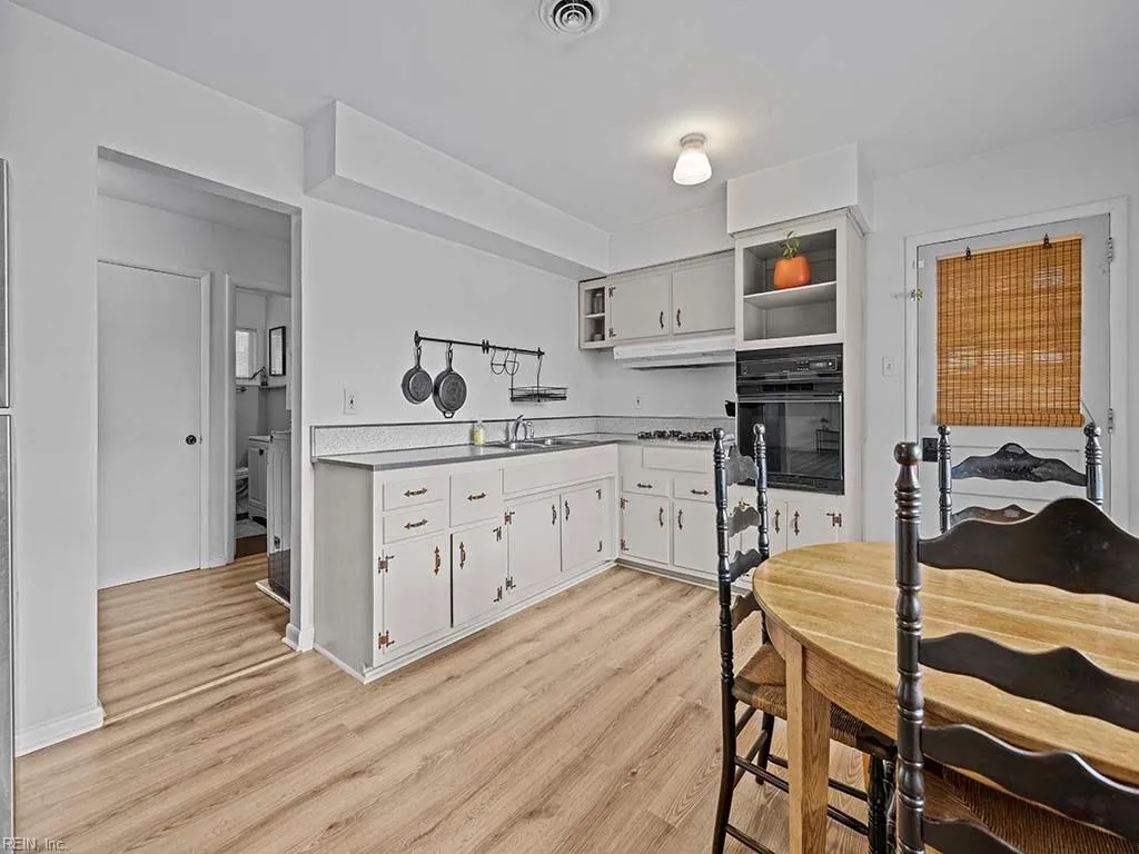 Virginia Beach, Virginia 23455, United States, 3 Bedrooms Bedrooms, ,1 BathroomBathrooms,Residential,Pending,3493