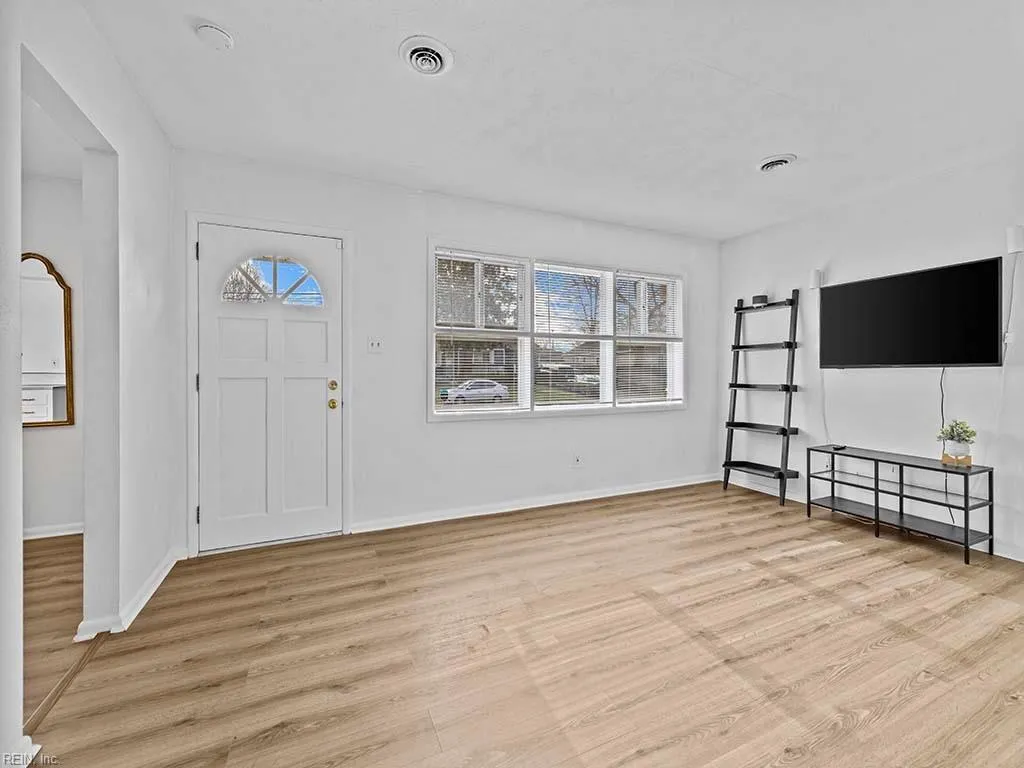 Virginia Beach, Virginia 23455, United States, 3 Bedrooms Bedrooms, ,1 BathroomBathrooms,Residential,Pending,3493