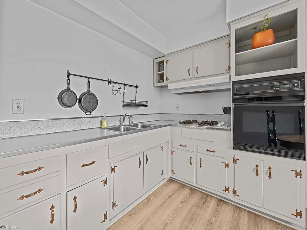 Virginia Beach, Virginia 23455, United States, 3 Bedrooms Bedrooms, ,1 BathroomBathrooms,Residential,Pending,3493