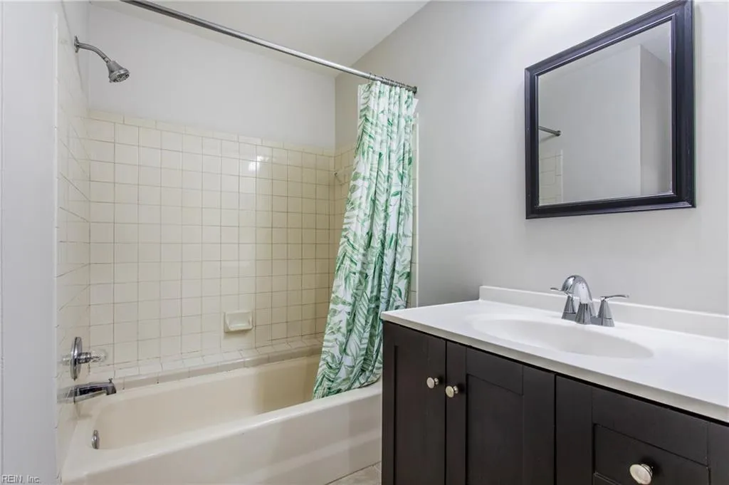 Newport News, Virginia 23606, United States, 1 Bedroom Bedrooms, ,2 BathroomsBathrooms,Residential,Active,241750
