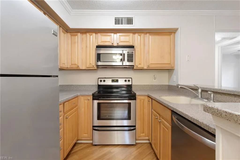 Newport News, Virginia 23606, United States, 1 Bedroom Bedrooms, ,2 BathroomsBathrooms,Residential,Active,241750