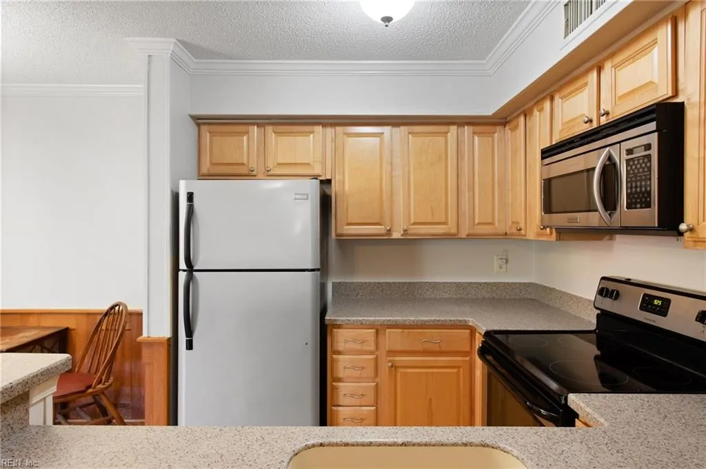 Newport News, Virginia 23606, United States, 1 Bedroom Bedrooms, ,2 BathroomsBathrooms,Residential,Active,241750