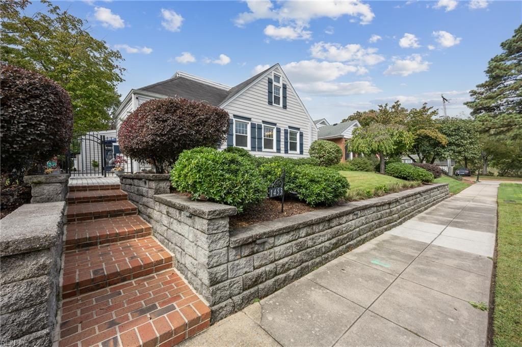 Photo of 1453 Graydon Place, Norfolk, VA 23507 (MLS # 10607087)