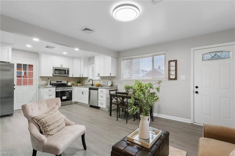 Photo for 204 W Kelly AVE