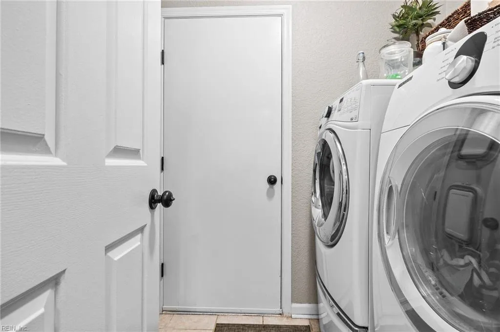 Virginia Beach, Virginia 23454, United States, 4 Bedrooms Bedrooms, ,3 BathroomsBathrooms,Residential,Pending,11499