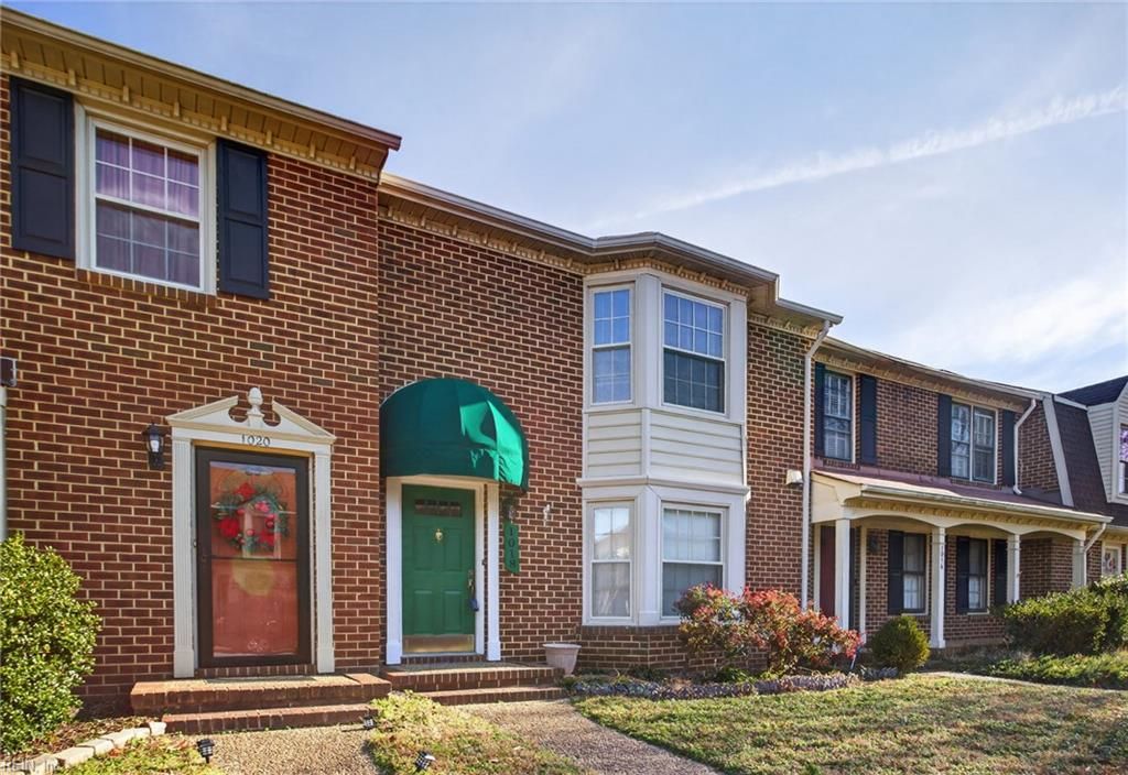 Photo of 1018 Colonial Meadows Way, Virginia Beach, VA 23454 (MLS # 10613085)