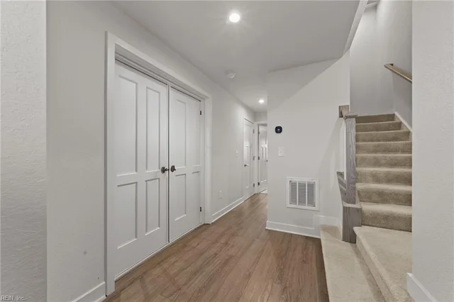 110 Fost Boulevard, photo 3 of 44