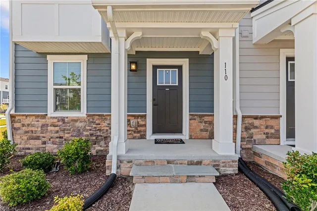 110 Fost Boulevard, photo 2 of 44