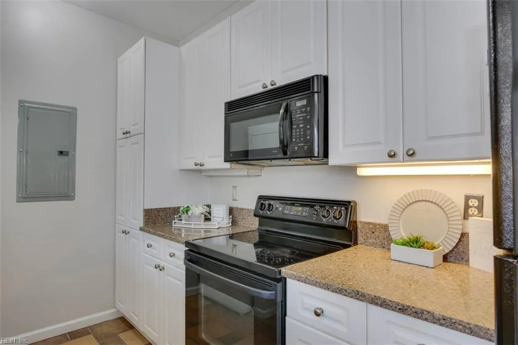 Virginia Beach, Virginia 23454, United States, 2 Bedrooms Bedrooms, ,3 BathroomsBathrooms,Residential,Active,183588