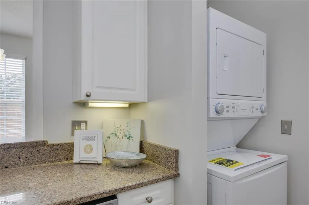 Virginia Beach, Virginia 23454, United States, 2 Bedrooms Bedrooms, ,3 BathroomsBathrooms,Residential,Active,183588