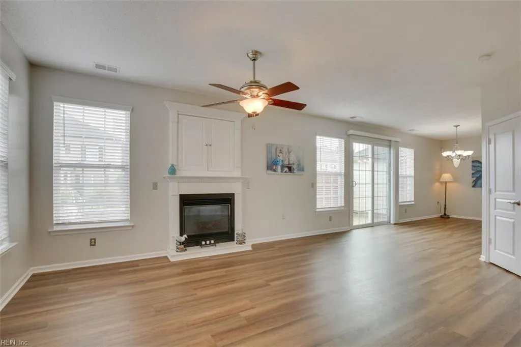 Virginia Beach, Virginia 23454, United States, 2 Bedrooms Bedrooms, ,3 BathroomsBathrooms,Residential,Active,183588