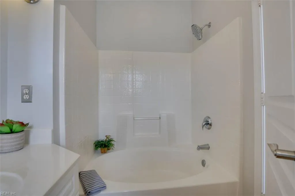 Virginia Beach, Virginia 23454, United States, 2 Bedrooms Bedrooms, ,3 BathroomsBathrooms,Residential,Active,183588