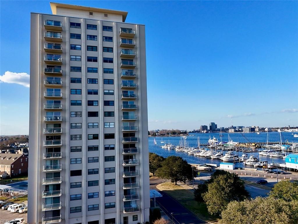 Photo of 1 Crawford Circle #1702, Portsmouth, VA 23704 (MLS # 10623049)