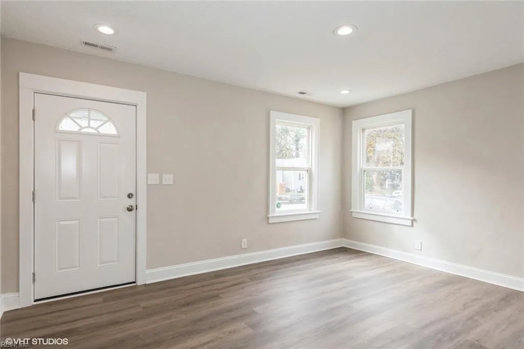 Norfolk, Virginia 23513, United States, 2 Bedrooms Bedrooms, ,1 BathroomBathrooms,Residential,Active,92846