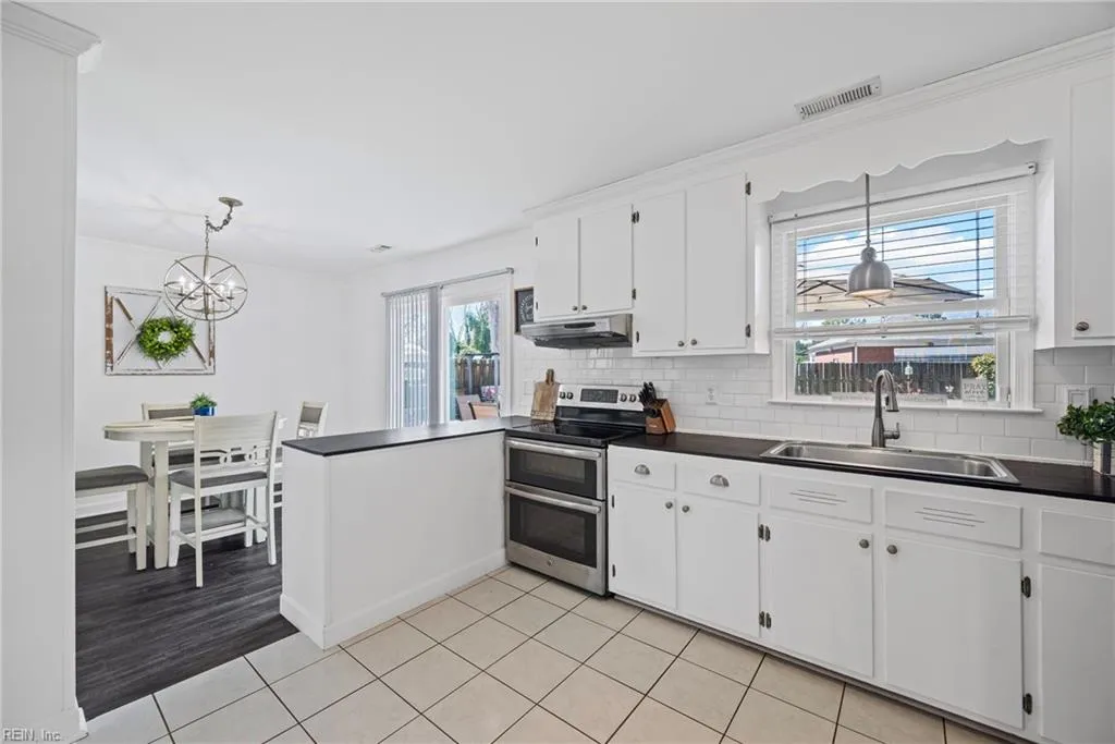 Newport News, Virginia 23602, United States, 5 Bedrooms Bedrooms, ,2 BathroomsBathrooms,Residential,Active,88790