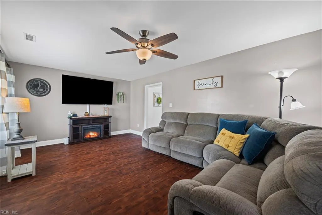 Newport News, Virginia 23602, United States, 5 Bedrooms Bedrooms, ,2 BathroomsBathrooms,Residential,Active,88790